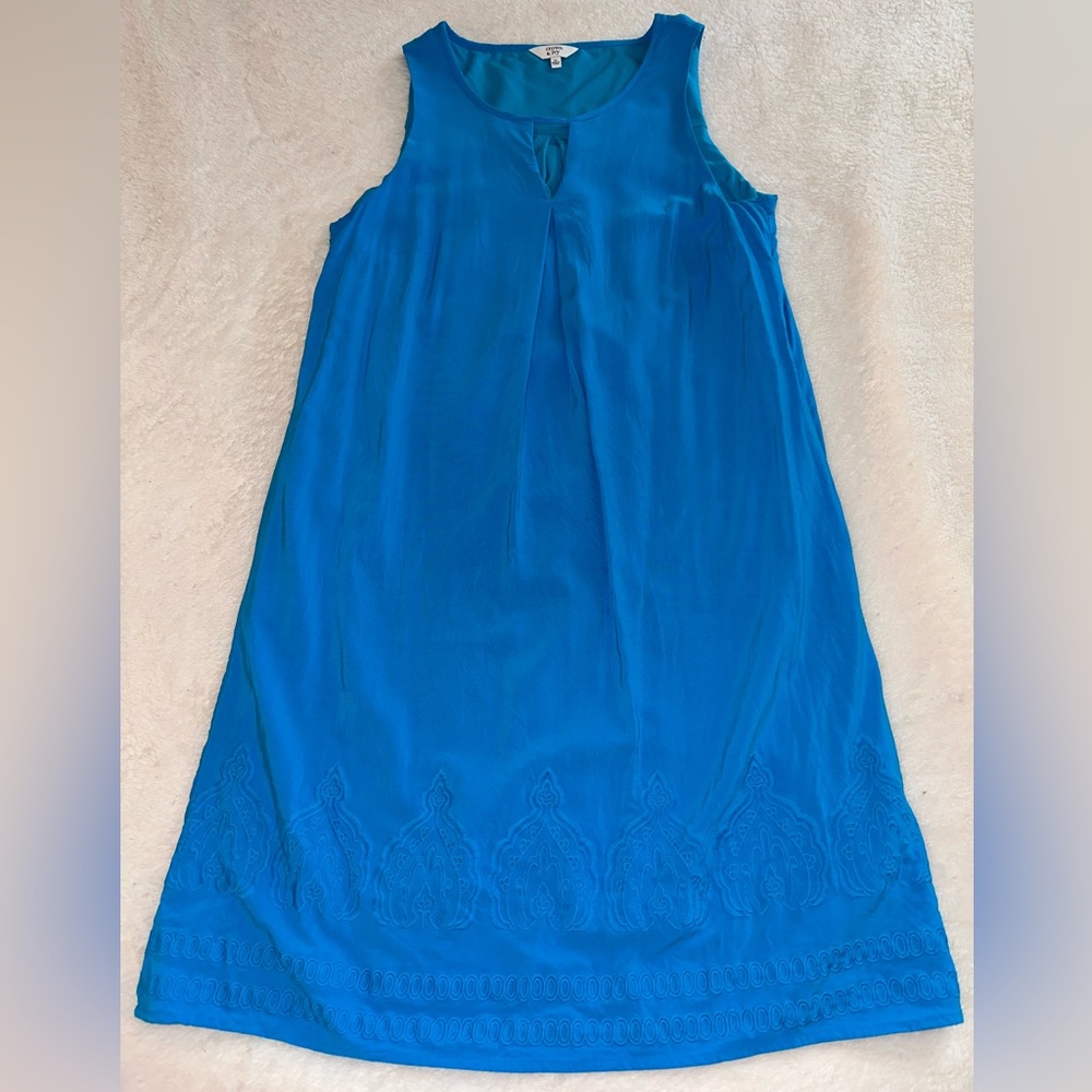 Crown and‎ Ivy dress. Gorgeous color. Like new condition size M